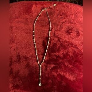 Elegant silver necklace.